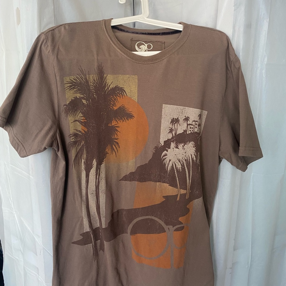 Vintage OP Graphic T-Shirt with Palm Tree Design
